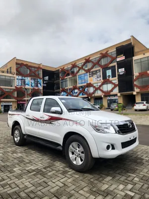 Toyota Hilux 2010 White