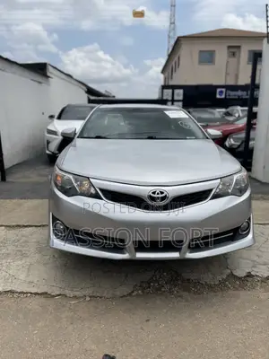 Toyota Camry SE 4dr Sedan (2.5L 4cyl 6A) 2013 Silver
