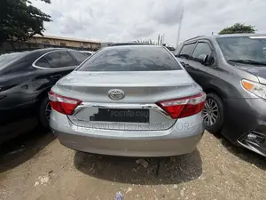 Toyota Camry XLE 4dr Sedan (2.5L 4cyl 6A) 2017 Silver