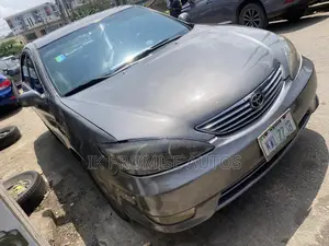 Toyota Camry SE V6 4dr Sedan (3.3L 6cyl 5A) 2004 Gray