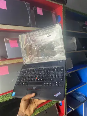 Laptop Lenovo ThinkPad X131e 4GB Intel Pentium HDD 500GB