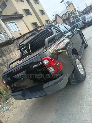 Hilux Booth Cover and Iron Spoiler 4x4