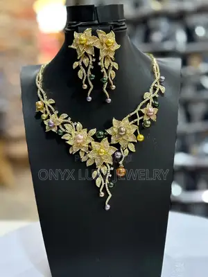 Luxury Gold-Tone Floral Pearl Necklace Set