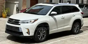 Toyota Highlander XLE 4x4 V6 (3.5L 6cyl 8A) 2018 White