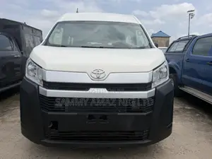Toyota HiAce 2021 White