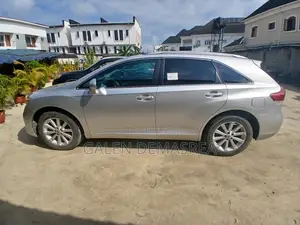 Toyota Venza LE 2010 Silver