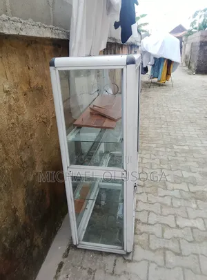 Show Glass