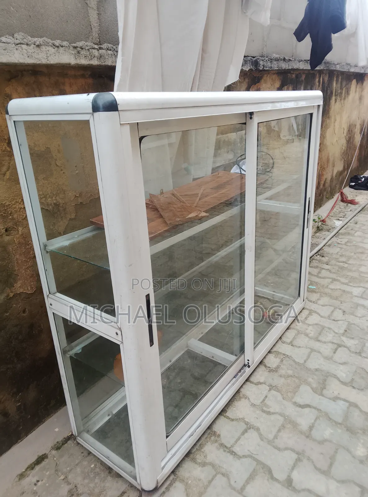 Show Glass