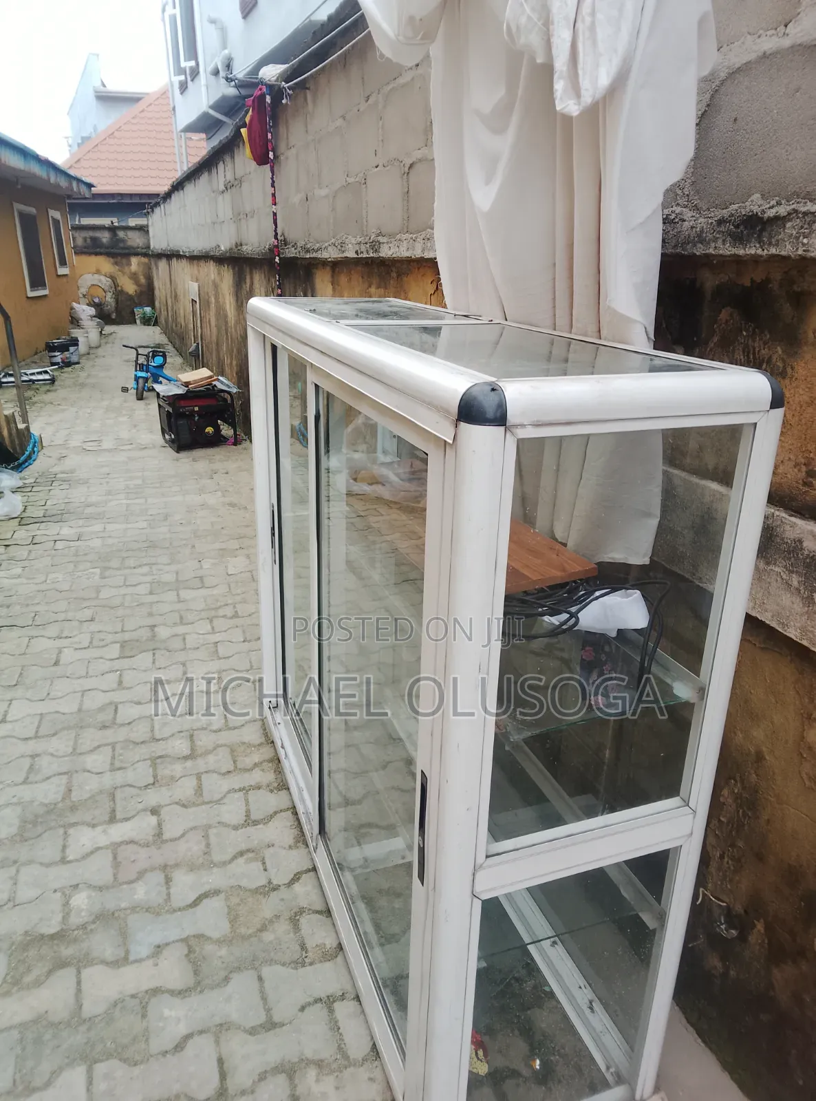 Show Glass