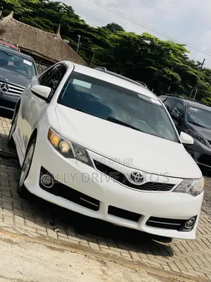 Toyota Camry SE 4dr Sedan (2.5L 4cyl 6A) 2013 White