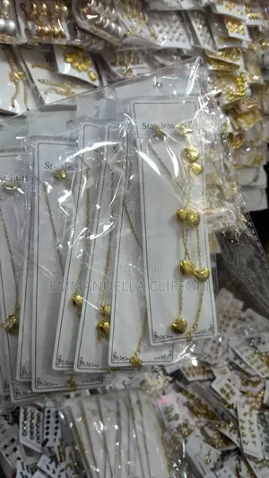 Set With Hand Chain