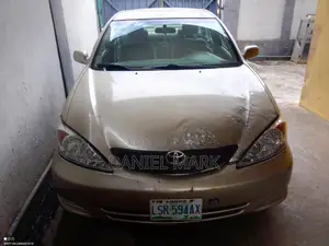 Toyota Camry 2004 Gold