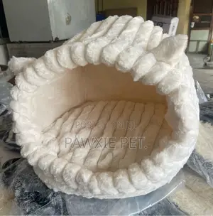 Short Fur Stripe House Bed