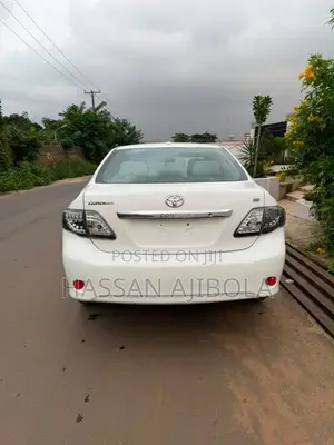 Toyota Corolla LE 4dr Sedan (1.8L 4cyl 4A) 2010 White