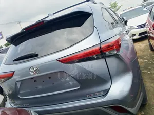 Toyota Highlander XLE AWD 2020 Green