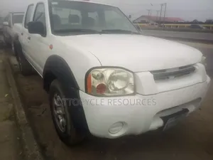 Nissan Pick-Up 2008 White
