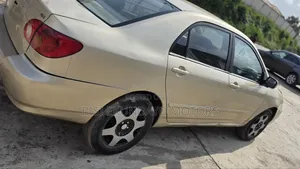 Toyota Corolla 2004 Gold