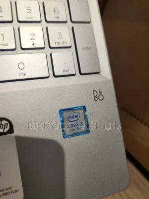 Laptop HP Pavilion 15-eh0050wm 8GB Intel Core i5 HDD 1T