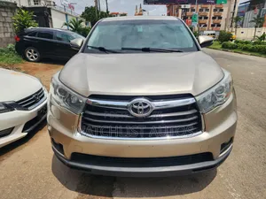 Toyota Highlander LE 4dr SUV AWD (3.5L 6cyl 6A) 2014 Gold