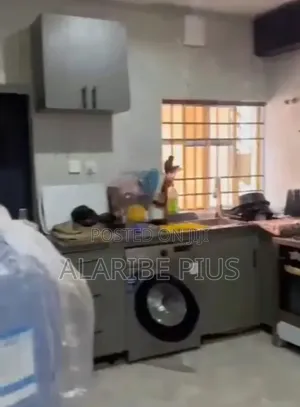 3bdrm Block of Flats in Estate, Idu Industrial for sale