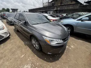 Toyota Camry XLE 4dr Sedan (2.5L 4cyl 6A) 2017 Gray
