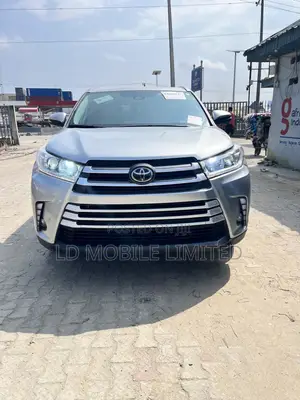 Toyota Highlander XLE 2019 Silver
