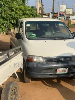 Toyota HiAce 2005 White