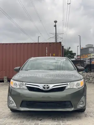 Toyota Camry XLE 4dr Sedan (2.5L 4cyl 6A) 2014 Gray