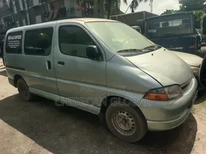 Toyota HiAce 2002 Green
