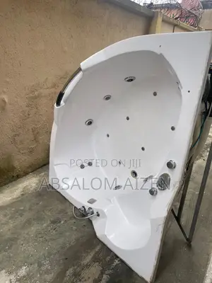 Large Corner Whirlpool Bathtub (Jacuzzi)