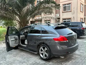 Toyota Venza V6 AWD 2010 Gray