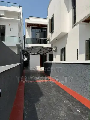 4bdrm Duplex in Lekki Phase 2 for sale