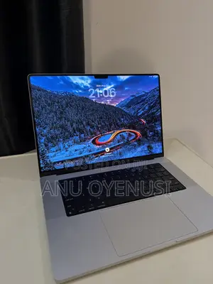 Laptop Apple MacBook Pro 2021 M1 16GB Apple M1 Pro SSD 512GB