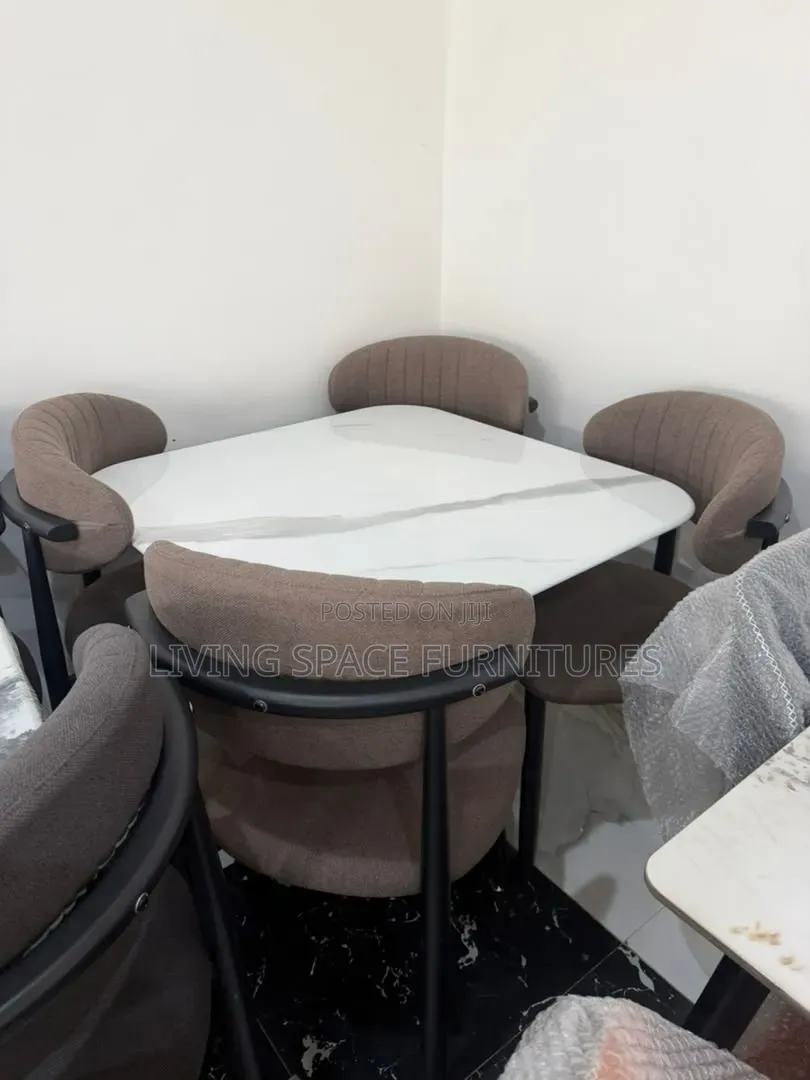 Dining Table With 4 Solid Chairs