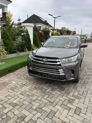 Toyota Highlander XLE 4dr SUV AWD (3.5L 6cyl 6A) 2015 Gray