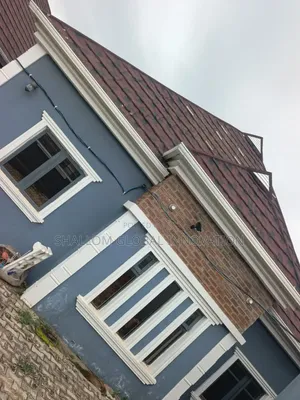 3bdrm Block of Flats in Green & Veiw, Akala Express for rent