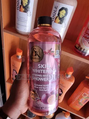 S K Duchess Glow Strong Whitening Shower Gel