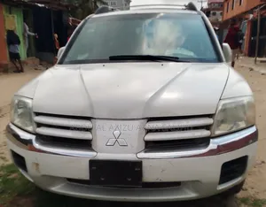Mitsubishi Endeavor 2005 White