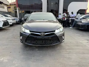 Toyota Camry LE 4dr Sedan (2.5L 4cyl 6A) 2015 Gold