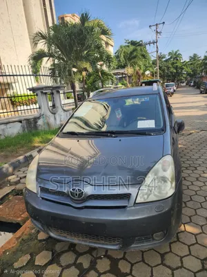 Toyota Corolla Verso 2005 Gray