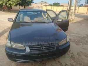 Toyota Camry 2000 Gray