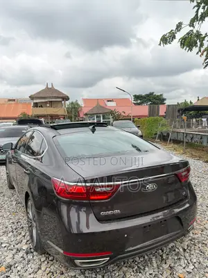 Kia Cadenza 2018 Maroon