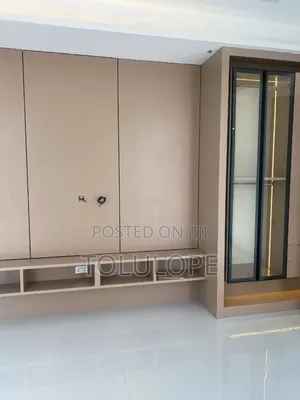 3bdrm Block of Flats in Parkview Estate for rent
