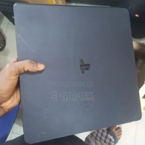 Playstation 4 Slim