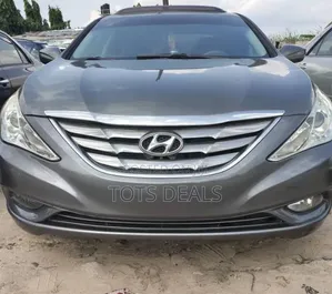 Hyundai Sonata Limited 2.0T Sedan (2.0L 4cyl 6A) 2013 Gray