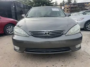 Toyota Camry XLE 4dr Sedan (2.4L 4cyl 5A) 2005 Gray