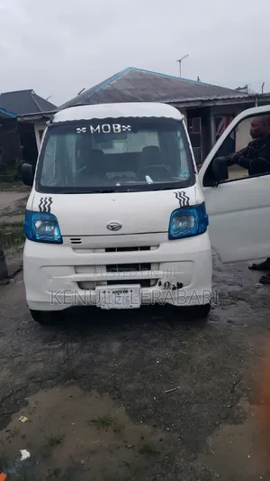 Bus 2010 White