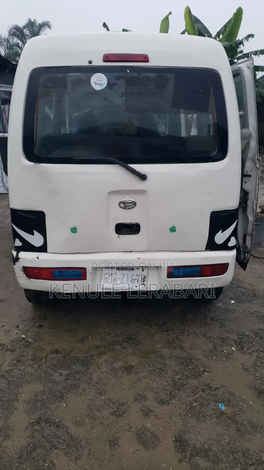 Bus 2010 White