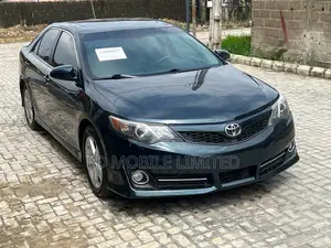 Toyota Camry SE 4dr Sedan (2.5L 4cyl 6A) 2013 Blue
