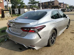 Toyota Camry SE 2022 Gray